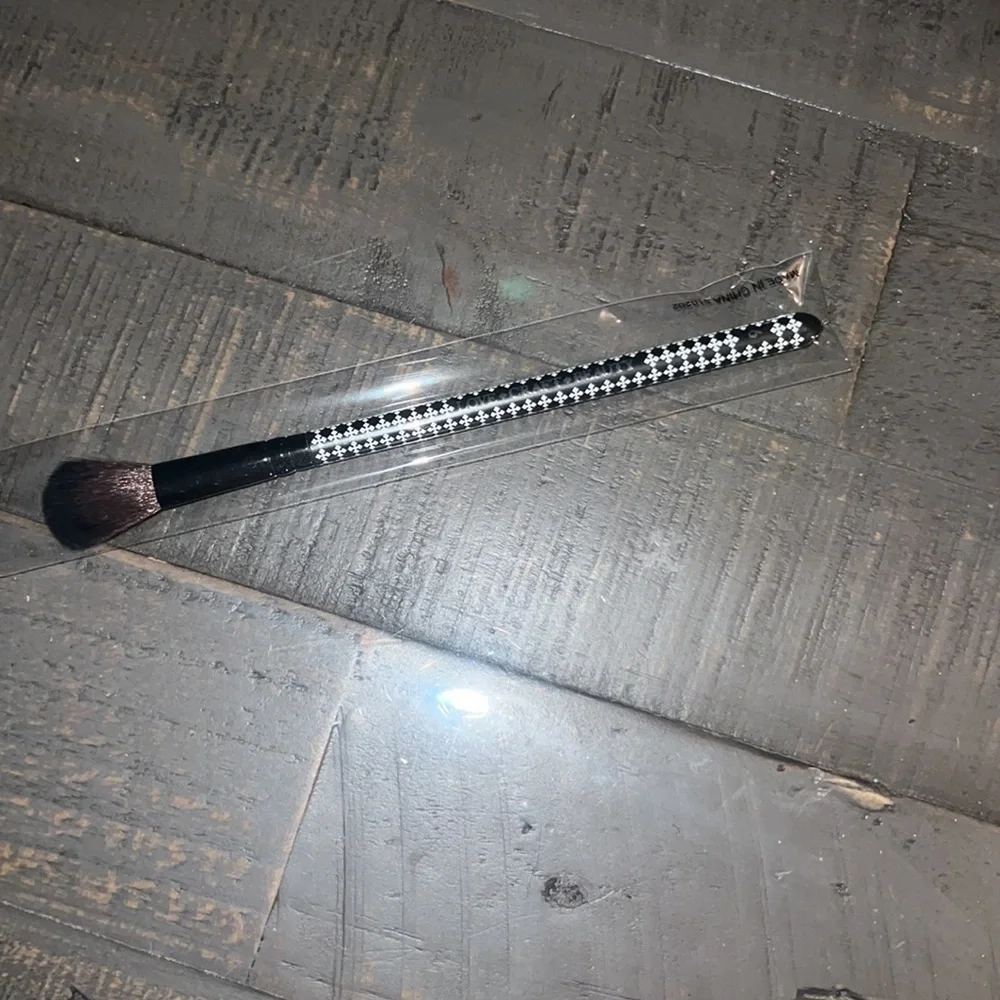 Kat Von D Beauty #9 Powder‎ Highlight Brush Black White Cross Pattern Synthetic